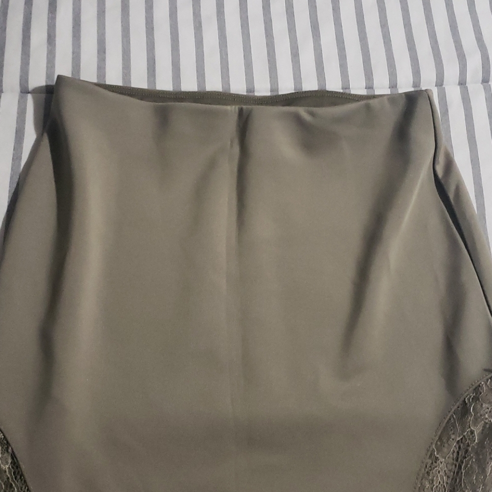 Mini skirt - Picture 3 of 3